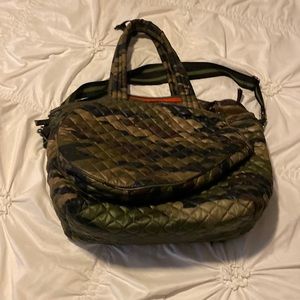 Oliver Thomas quilted kitchen sink tote camo tennis bag